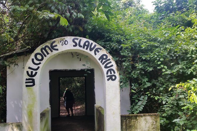6 day Culture & History Tour in Ghana - Kumasi and Akaa Falls: 250 steps, then Asante craft villages