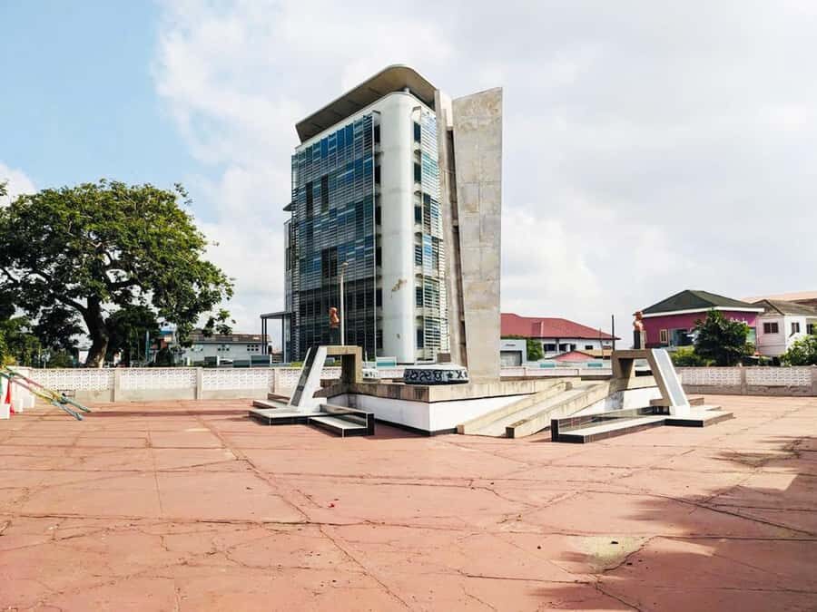 Accra Architectural Tour - Guides, Languages, and the On-the-Go Backup of an Audio Tour
