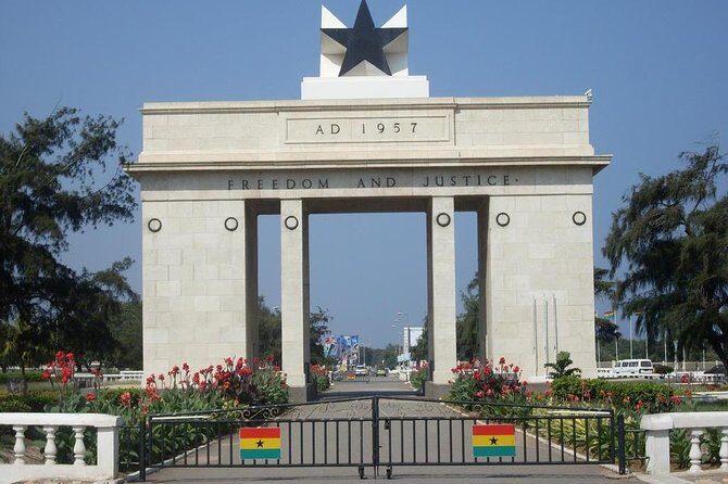 Accra City Tour - How the Fort Area, Market, and Memorials fit together