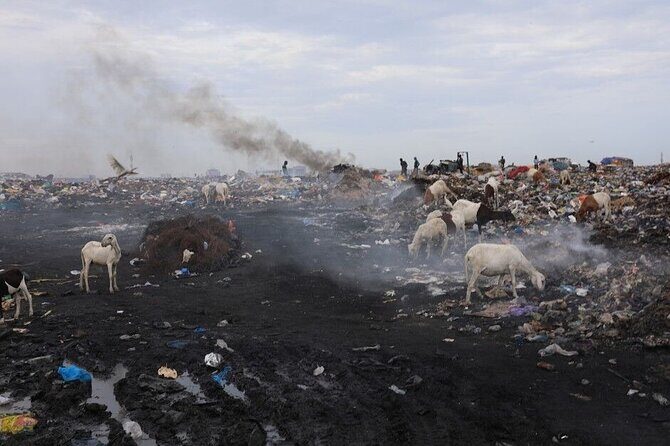 Accra E-waste and Recycling experience in Agbogbloshie - Makola Market first: a fast look at Accra’s daily trade