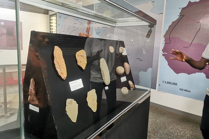Accra Guided City Tour Experience - Center for National Culture: Crafts, Paintings, and Real Bargaining Practice