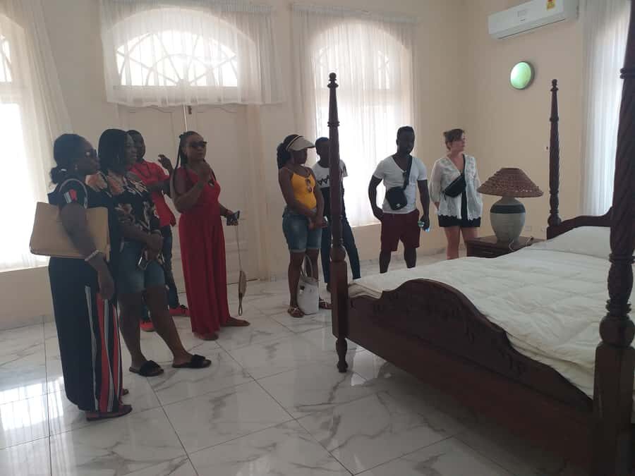 Accra: Guided City Tour with Lunch - From hotel pickup to an easy start in Accra