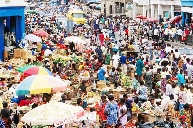 Accra Markets Tour - Makola Market: Getting Your Bearings and Shopping Smart