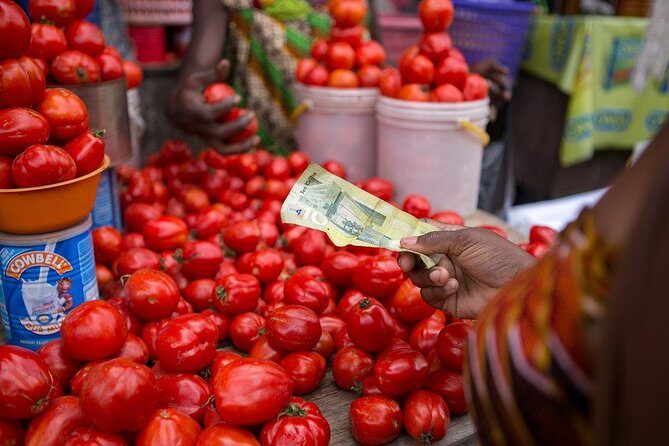 Accra Markets Tour - Kantamanto Market: Textiles, Trade, and Haggling Rhythm