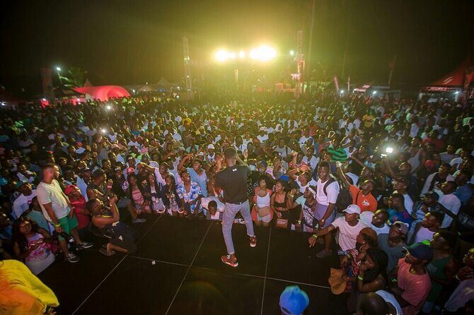 Accra Nightlife with Afrobeat Music and Dance - Osu at Bloom Bar: Where People Go to Chill and Take Photos