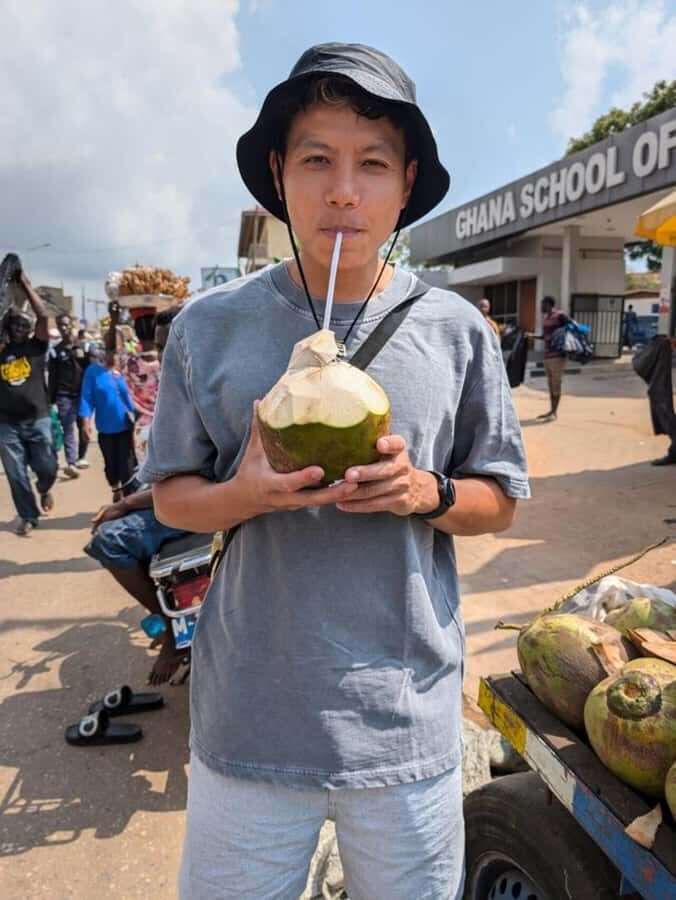 Accra Street Food Tour: Makola Market Tour With Full Lunch - Makola Market for 1 hour: 8+ tastings and what that format gives you