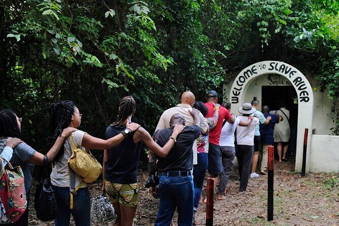 Assin Manso Slaves River and Cape Coast Castle Tour - Quick take: what makes this tour work
