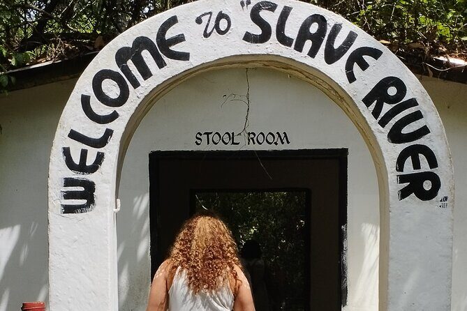 Assin Manso Slaves River and Cape Coast Castle Tour - A long day from Accra: 5:30 am to the canopy