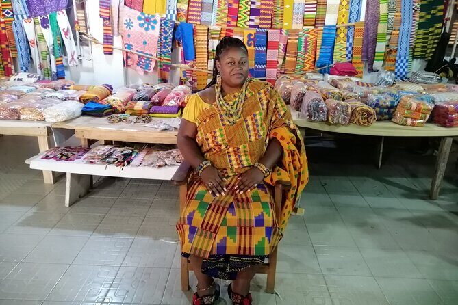 Bonwire Namimg Ceremony and Kente Tourist Center - Lunch, water, and pacing: making a half-day work in Kumasi