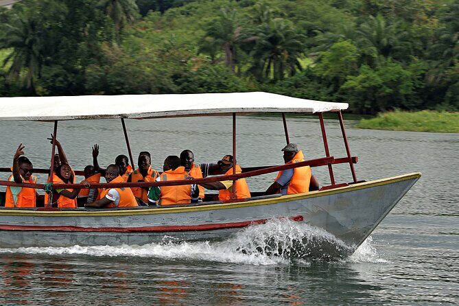 Caves and Cruise Tour in Ghana - Lunch in Akosombo: scenic, included, and worth pacing yourself