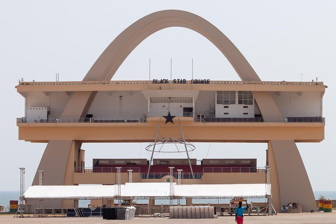 Explore Accra - Mokola Market: shop and people-watch the real commercial city
