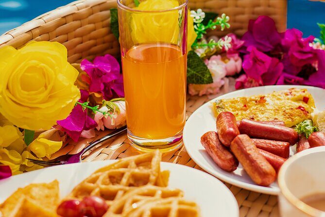 Floating Brunch Pool Experience - Service and details: where the luxury impression comes from