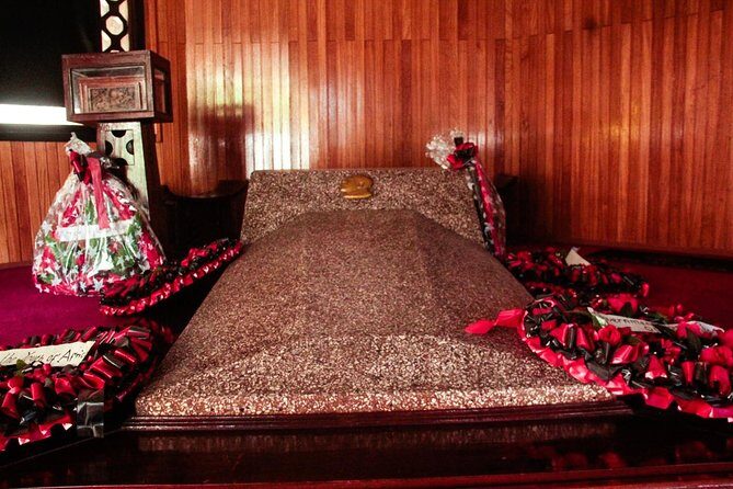 Half Day Accra City Sightseeing Tour With Guide - Kwame Nkrumah Memorial Park: independence story with museum context