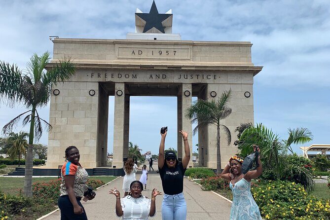 Private City Tour in Accra with Hotel Pickup and Lunch - Kwame Nkrumah Memorial Park: a focused start with admission included